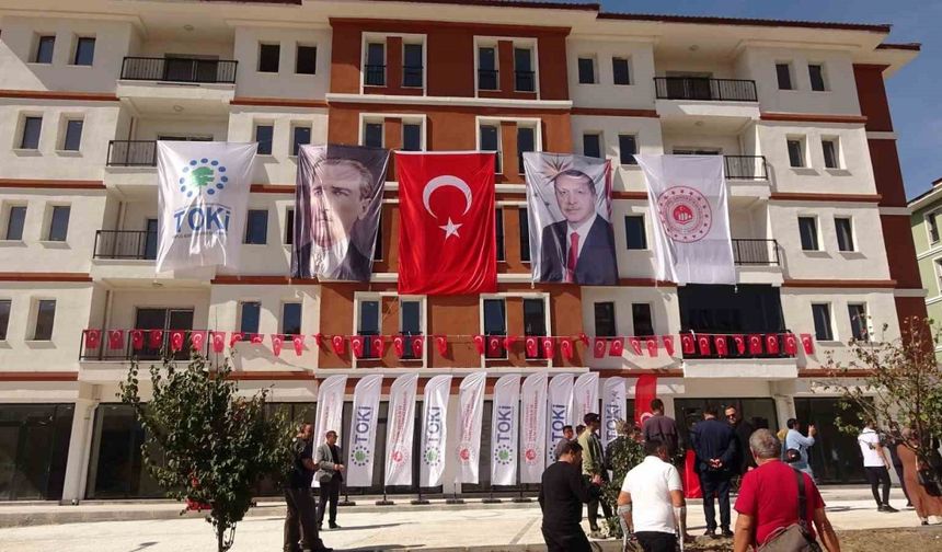 184 konut ve 9 iş yeri hak sahiplerine teslim edildi
