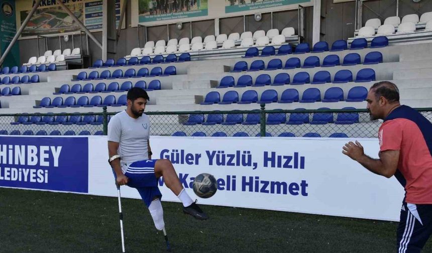 Akıma kapılıp bacağını kaybetmişti: Futbolla hayata tutundu