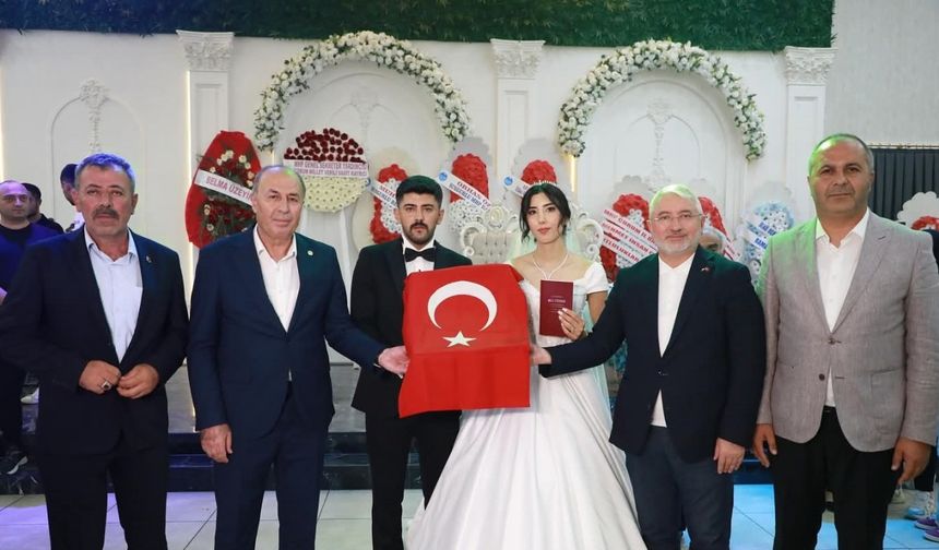 Belediye Başkanı, dünyaevine giren kızının nikahını kıydı