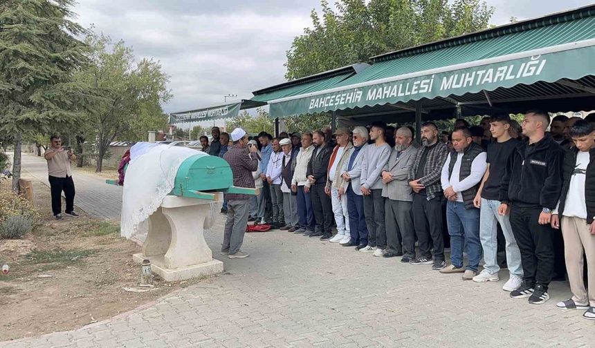 Hayatını kaybeden genç kız gelinlikle uğurlandı