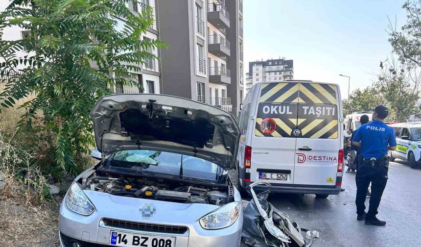 Otomobil ile minibüs kafa kafaya çarpıştı: 12 yaralı