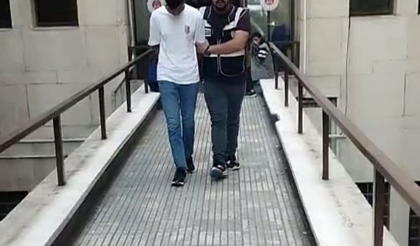 Polisi görünce yere uzanıp ölü taklidi yaptı