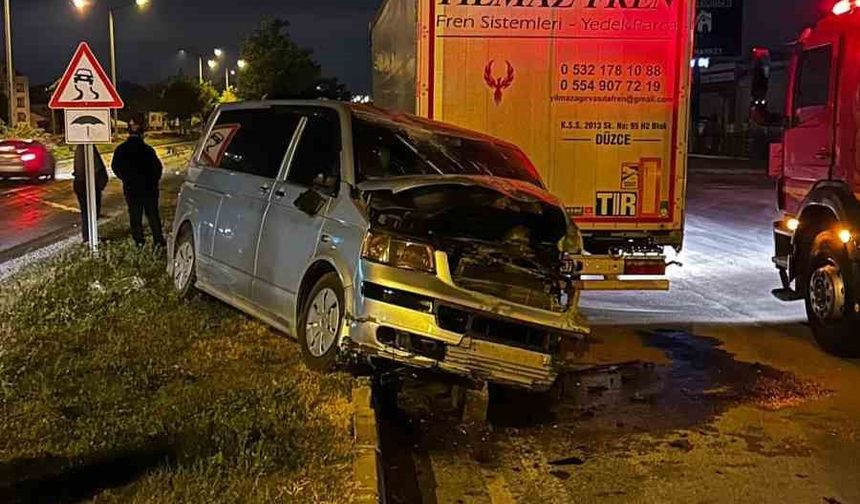 Ters istikamete giren araç ağaçlara çarparak durabildi