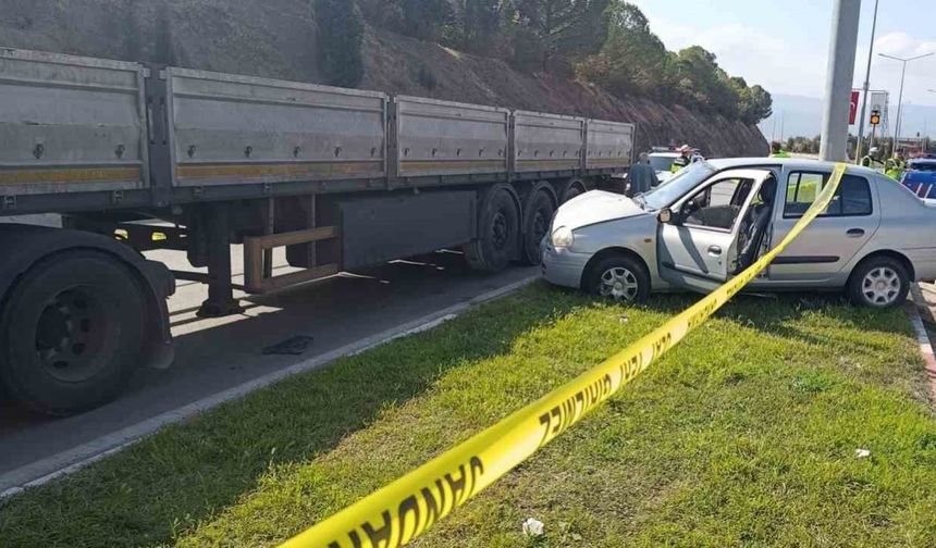 Tır ile otomobil çarpıştı: 1 ölü 1 yaralı