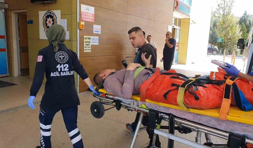 Üzerine suntalar düşen işçinin bacakları kırıldı