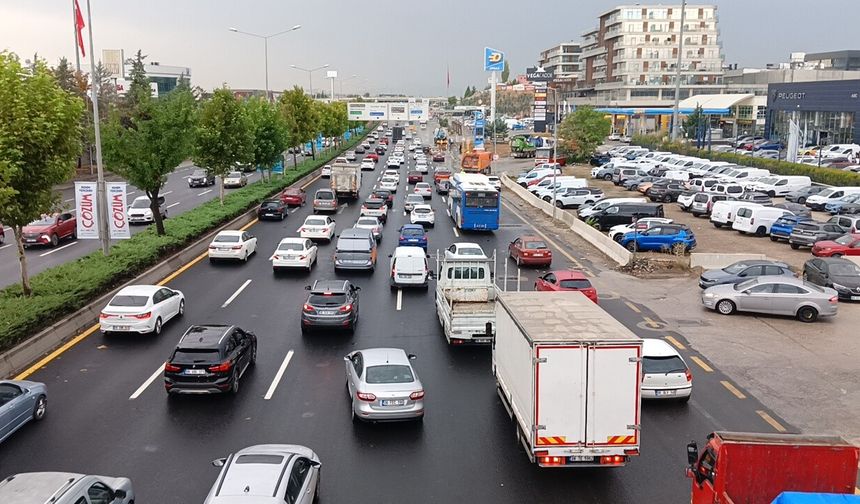 Yağış sonrası kapanan yol trafiğe açıldı