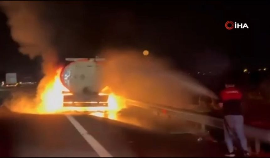 Akaryakıt yüklü tanker alev aldı
