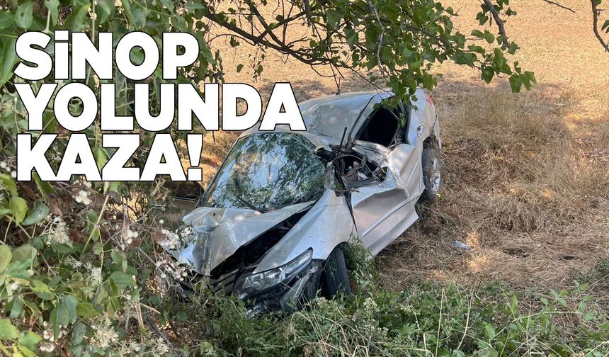Sinop yolunda otomobil şarampole yuvarlandı