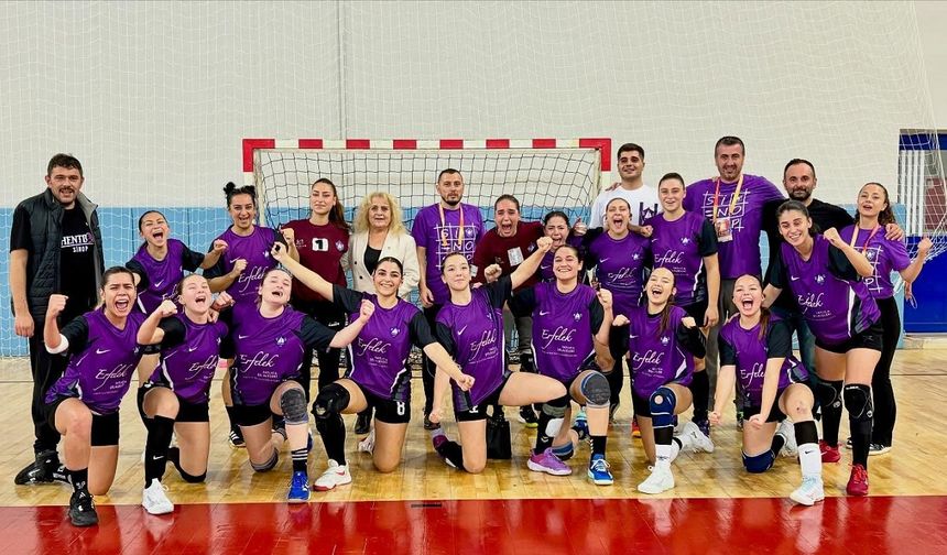 Sinopspor Kadın Hentbol Takımından galibiyet pozu