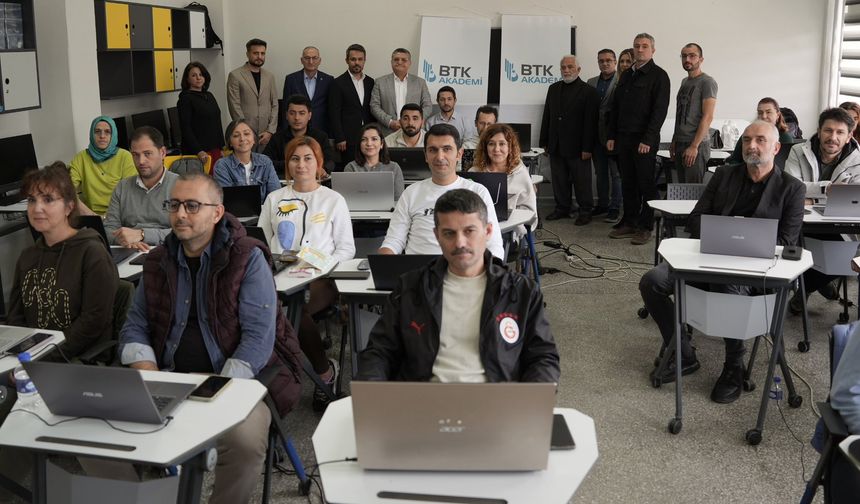 Sinop’ta eğitimcilere Yapay Zekâ ve Dijital Dönüşüm eğitimi