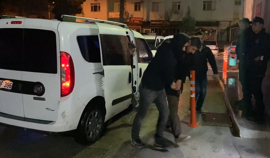 Babasını tüfekle öldürüp kaçtı