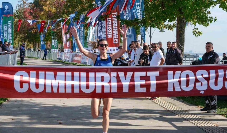 16 ülkeden sporcu Cumhuriyet için koştu