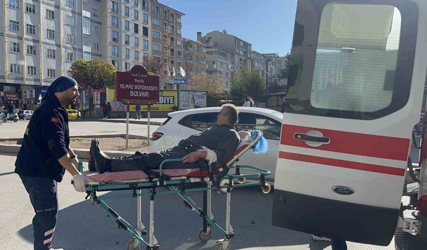 Arkadaşını bıçakladı, olay yerinde polisi bekledi