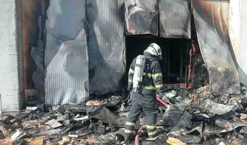 Dondurma fabrikasında yangın çıktı