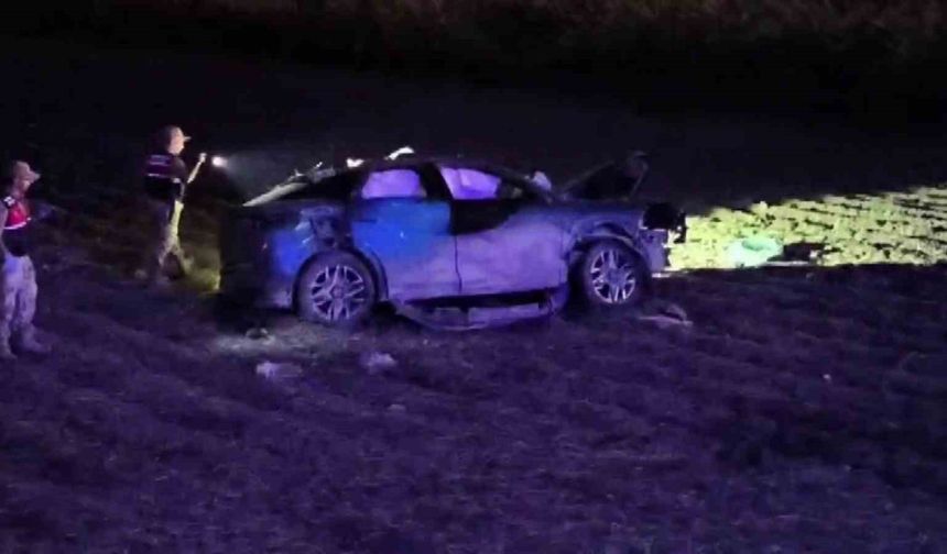 Otomobil tarlaya uçtu: 1 ölü, 2 yaralı