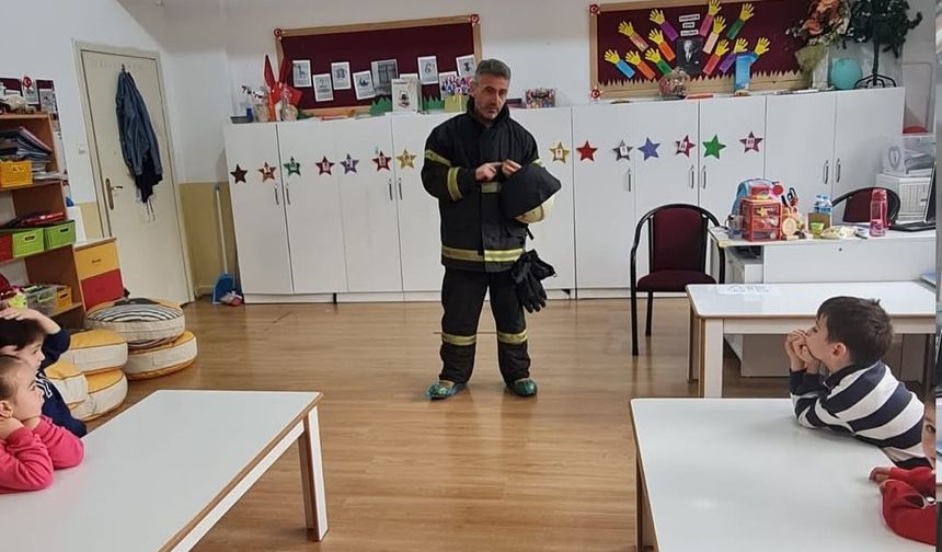 İtfaiye ekibi anaokullu miniklerle buluştu