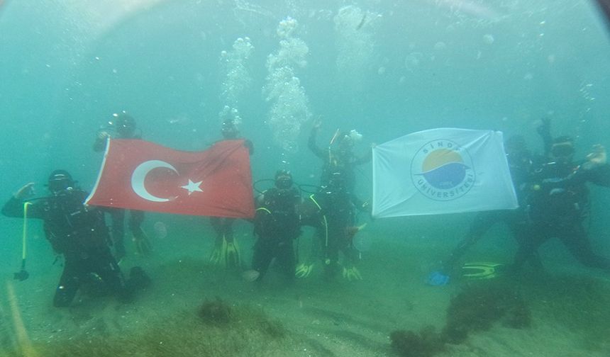 Sinop'ta Cumhuriyet coşkusu deniz altına taşındı