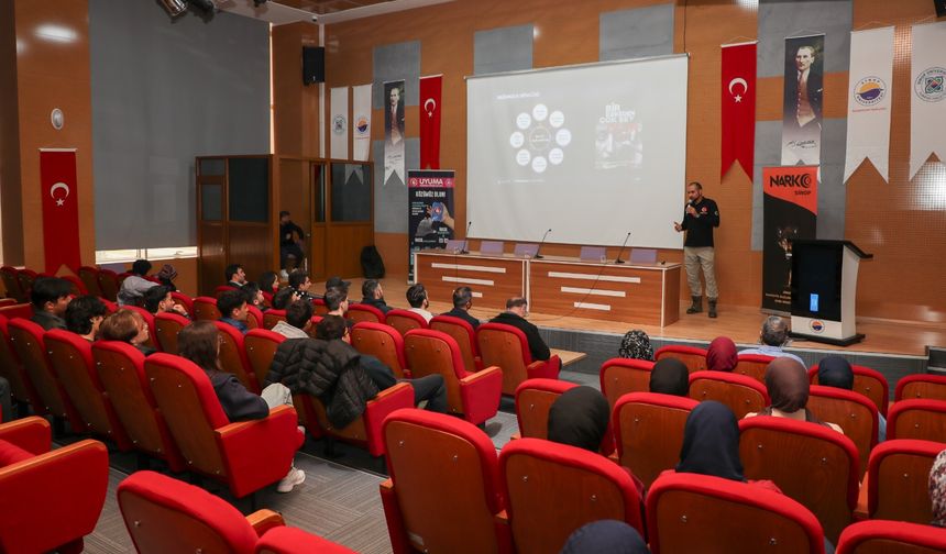 Öğrenciler güvenli gelecek için bilgilendirildi