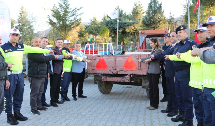 Sinop'ta çiftçilere reflektör dağıtımı yapıldı