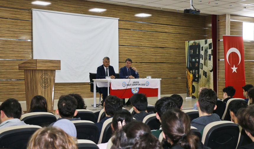 Amasya Valisi lise öğrencilerini ziyaret etti