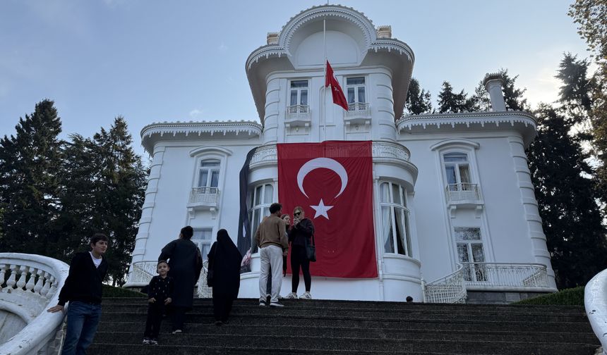Atatürk Köşkü'nde ziyaretçi yoğunluğu