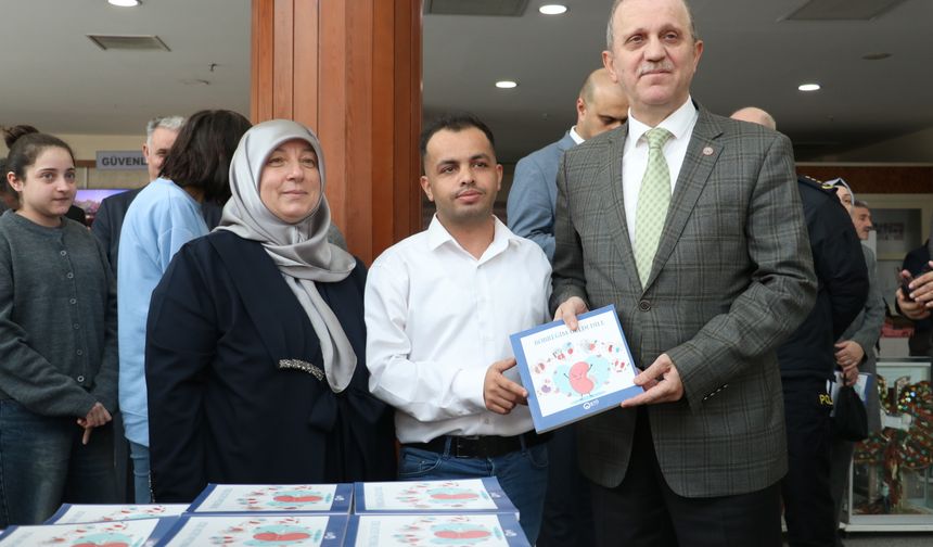 Böbrek hastası çocukların hazırladığı kitaplar tanıtıldı