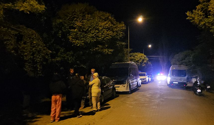 Deprem korkuttu! Vatandaşlar sokağa döküldü