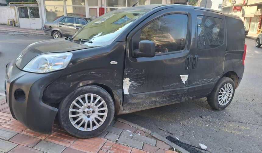 Hafif ticari araçla otomobilin çarpıştığı kazada bir kişi yaralandı