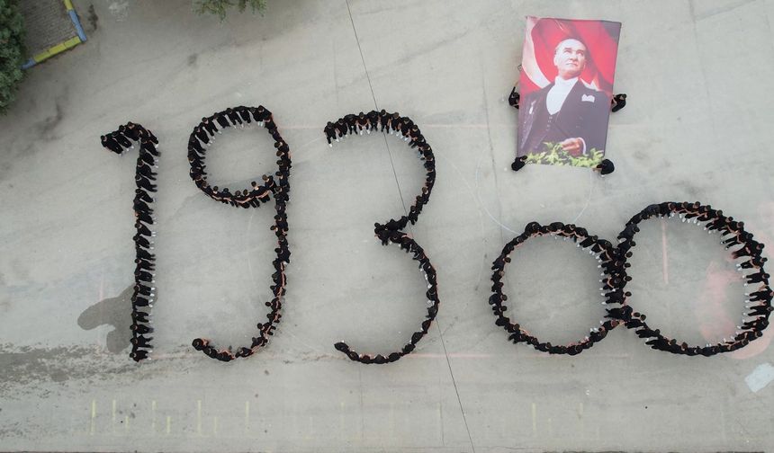 Lise öğrencilerinden '1938' koreografisi