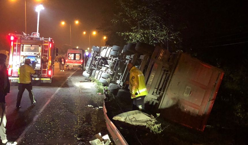 Sinop Samsun yolunda kaza! Tır şoförü yaralı