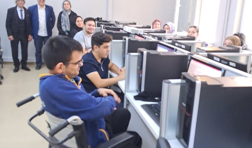 Engellilere "Bilgisayar İşletmenliği Kursu" başladı