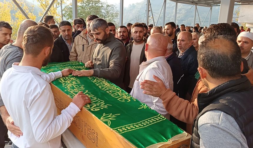 Göçük altında kalan operatör toprağa verildi