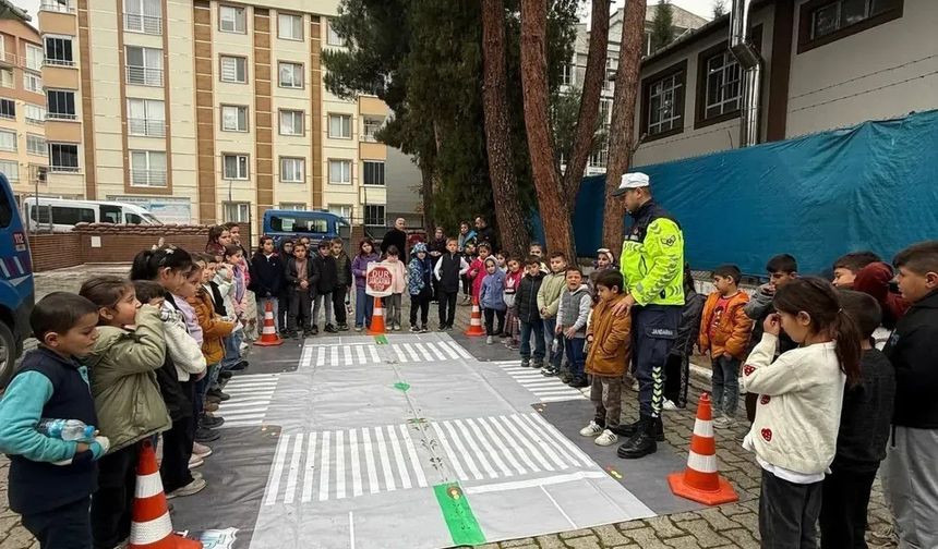 İlkokullu minikler yaşadıkları ilçeyi tanıdı