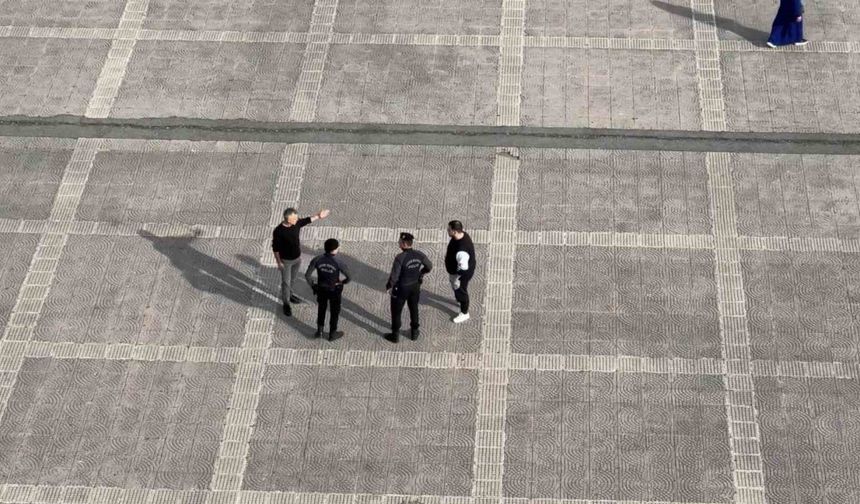 Meydandaki yumruklu kavgaya polis müdahalesi