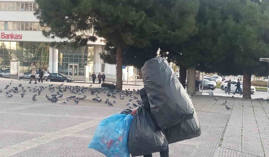 Sırtında hayatı taşıyan adam!