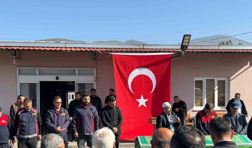 Trafik kazasında hayatını kaybeden itfaiye eri için tören düzenlendi