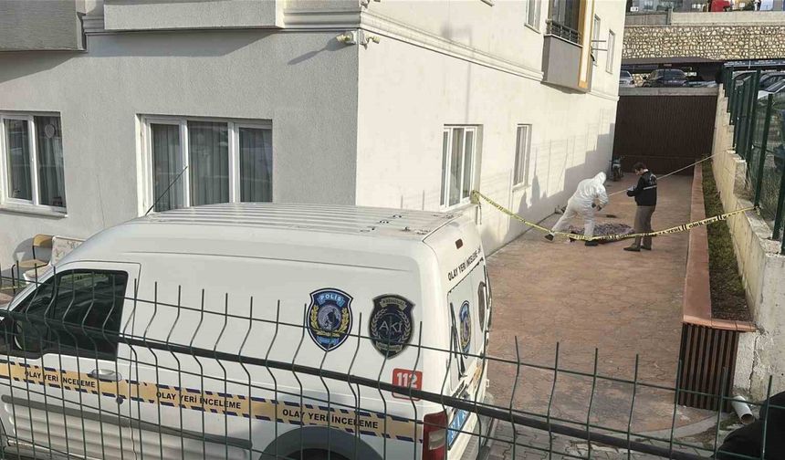 Yedinci kattan düşen genç hayatını kaybetti