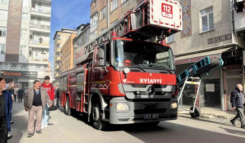Yoğun duman ekipleri harekete geçirdi
