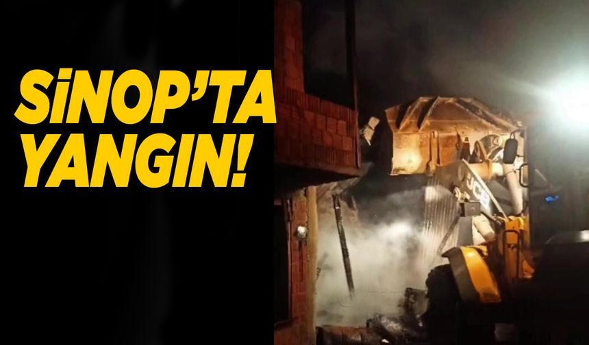 Köy evinde çıkan yangın samanlığa sıçradı