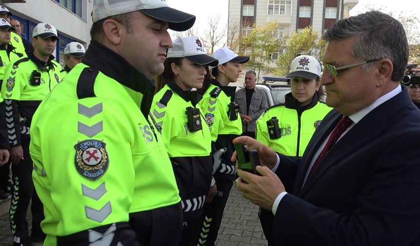 Sinop’ta trafik polislerine yaka kamerası dağıtıldı