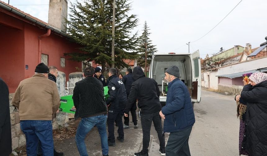 84 yaşındaki kadın yangında hayatını kaybetti