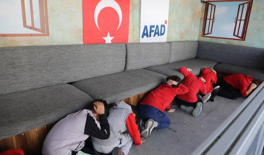 Deprem anı canlandırıldı