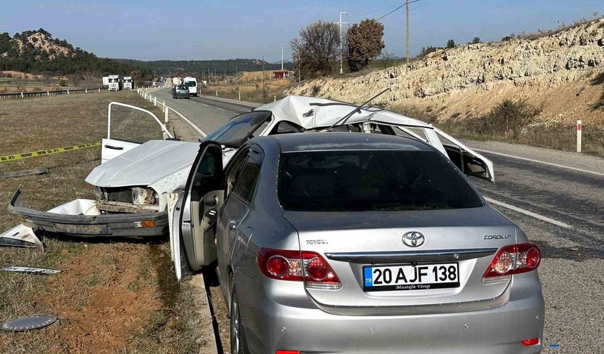 İki otomobilin çarpıştığı kazada yaşlı çift öldü