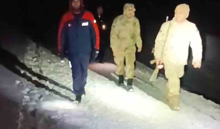 Yaylada kar nedeniyle mahsur kalan vatandaşlar kurtarıldı