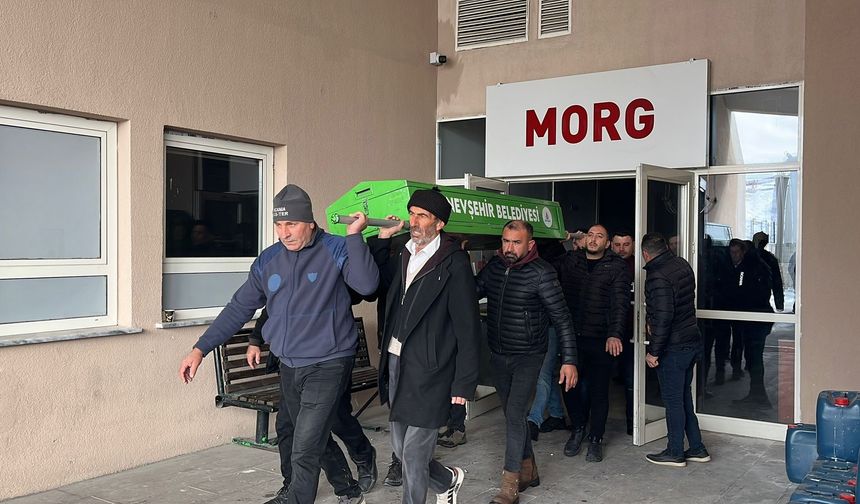 Kafası bazaya sıkışan küçük çocuk öldü