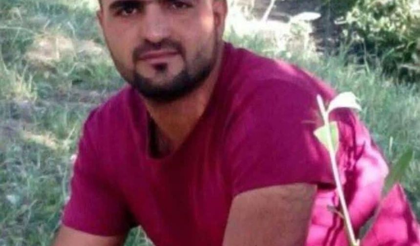 İş yerinin önündeki araçta ölü bulundu