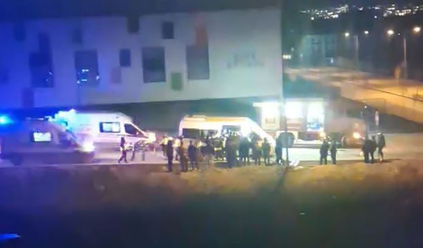 Otomobil ile servis aracı kazaya karıştı: 4 yaralı