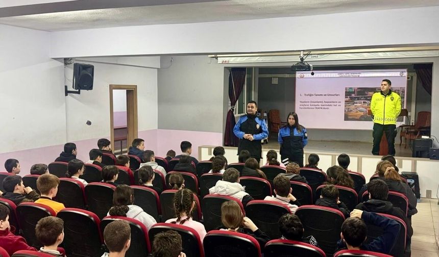 Öğrencilere trafik kuralları ve akran zorbalığı eğitimi