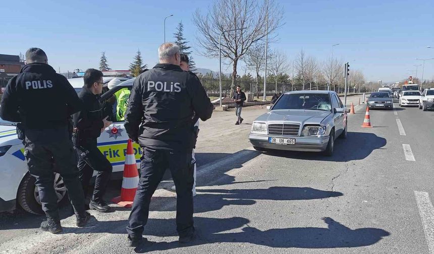 Otomobilin çarptığı çocuk ağır yaralandı