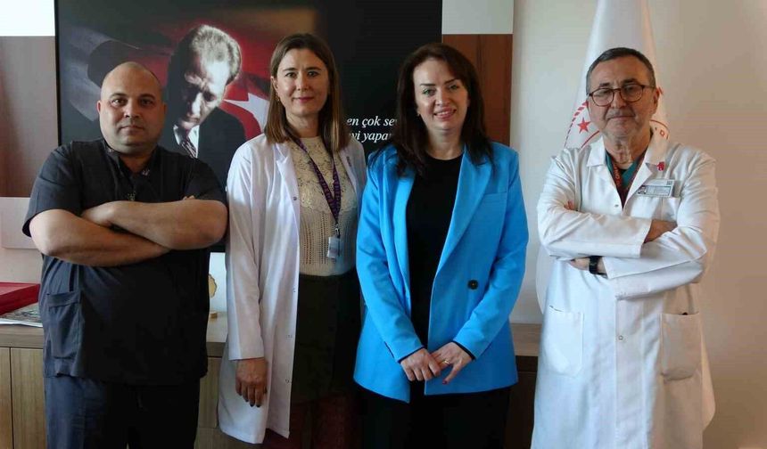 Pandemide ölümle burun buruna gelen anne doktorlarıyla bir araya geldi